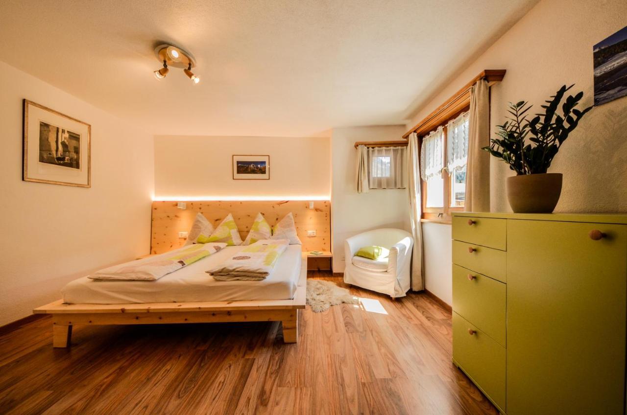 Chasa Curtins Apartman Valchava Kültér fotó